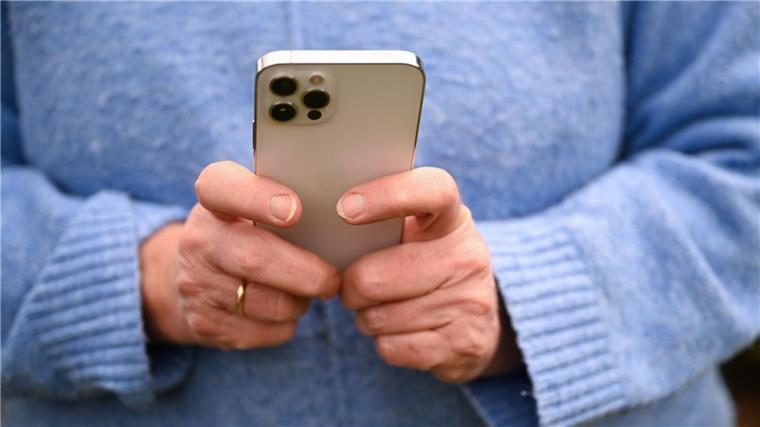 Studie: Viele fühlen sich durch Digitalisierung überfordert Das ungute Gefühl gegenüber den neuen digitalen Anwendungen ist bei den Älteren besonders stark ausgeprägt. In der Altersgruppe von 75 Jahren und älter sagen 66 Prozent, dass sie sich häufig überfordert fühlen.