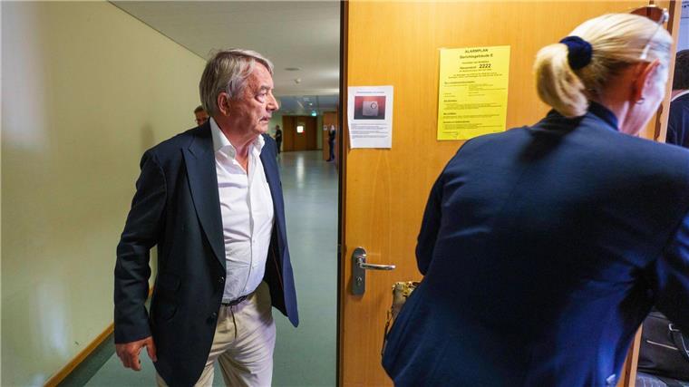 Sommermärchen-Prozess: Verfahren gegen Niersbach eingestellt Das Verfahren gegen Wolfgang Niersbach wurde gegen eine Geldauflage eingestellt.