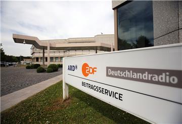 Das Verfassungsgericht hat entschieden, dass der Rundfunkbeitrag um monatlich 86 Cent auf 18,36 Euro steigt.