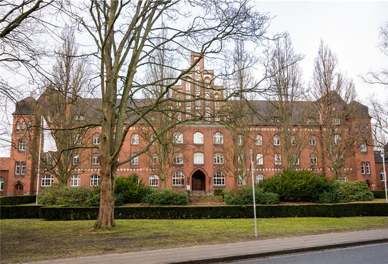 Lüneburg: Zwei Tote nach Attacke in psychiatrischer Klinik Das Verwaltungsgebäude der psychiatrischen Klinik. Nach dem gewaltsamen Tod eines Patienten in einer psychiatrischen Klinik in Lüneburg gibt es ein weiteres Todesopfer