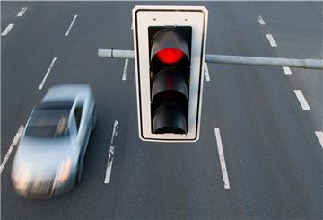 Das war Rot und kann richtig harte Konsequenzen nach sich ziehen. Doch auch eine Fahrt bei Gelb ist nicht erlaubt.