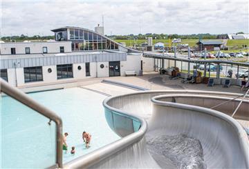 Das Watt’n Bad in Dorum-Neufeld soll ab 2024 erst am 15. Mai für Freibad-Fans eröffnen.
