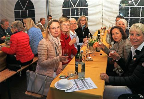 Das Weinfest hat sich in Zeven etabliert. Die Besucher schätzen die besondere Atmosphäre, auf die sie sich nun aber etwas länger freuen können: Für 2020 ist die Veranstaltung abgesagt.