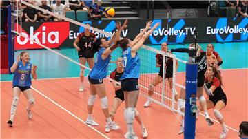 Das Weiterkommen haben die deutschen Volleyballerinnen weiter in der eigenen Hand. 