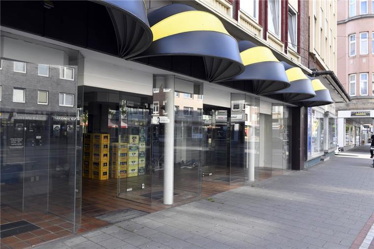 Das Wettbüro an der Georgstraße ist seit zwei Wochen dicht, mit der bald kommenden Steuer hat das wohl nichts zu tun.