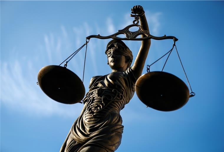Axt-Überfall in Heeslingen: Täter bleibt frei Dass das Urteil des Amtsgerichts Zeven gegen einen 49-Jährigen gerecht war, zweifelt zumindest sein Anwalt an.