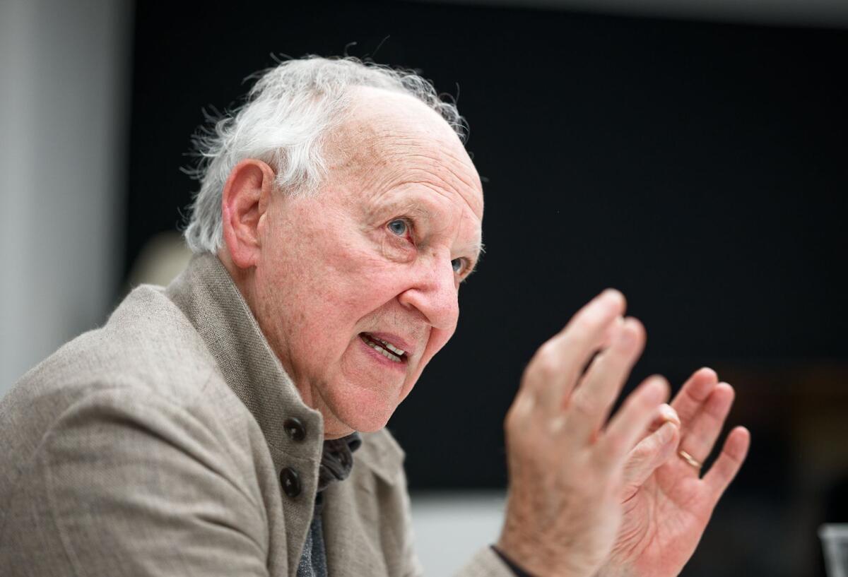 Werner Herzog: halbe Million Follower, aber kein Smartphone Dass er kein Smartphone besitze, will Werner Herzog (83) nicht als Statement missverstanden wissen - altmodisch und gegen Technik sei er keineswegs.