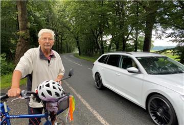 Dass es auf der kurvenreichen Landstraße vor Köhlen keinen Radweg gibt, ist für den Beerster Dieter Gregorius absolut unverständlich.