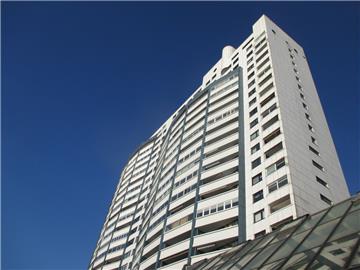 Dass es im Columbus-Center in Bremerhaven zu einem Hochhausbrand wie in London kommt, halten Feuerwehr und Gewoba für unwahrscheinlich.