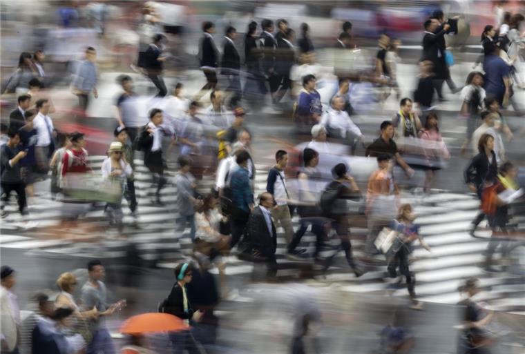 Dass Japaner viel arbeiten, ist nicht neu. Aber fast 100 Selbstmorde aufgrund von Überarbeitung im Jahr ist schon eine alarmierende Zahl.