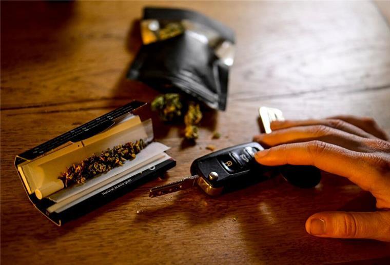 Grenzwert für THC beschlossen: Das gilt nun für kiffende Autofahrer Dass Rauschmittel die Fahrtüchtigkeit beeinflussen, ist unbestritten. Bei Cannabis ist die Wirkungsweise jedoch nicht dieselbe wie bei Alkohol.