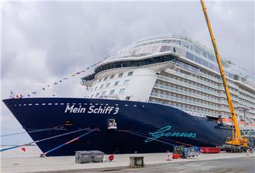 Die "Mein Schiff 3" liegt im Hafen von Bremerhaven. Dauergast in Bremerhaven 2025: Die „Mein Schiff 3“ an der Columbuskaje.