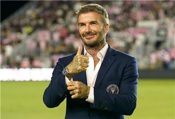 David Beckham macht seiner Frau Victoria Konkurrenz.