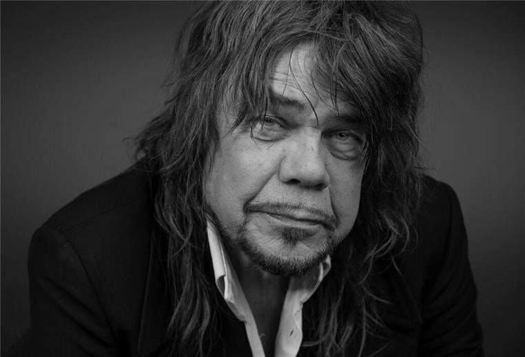 New York Dolls-Sänger David Johansen tot David Johansen, Sänger der einflussreichen Glam-Punk-Band New York Dolls, ist tot.