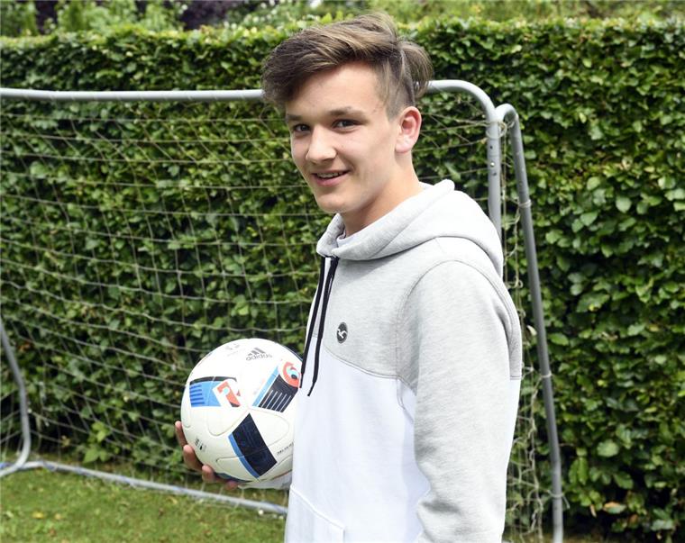 David Miller sucht sein Fußball-Glück bei Hannover 96 David Miller freut sich auf die Herausforderung. Das Fußball-Talent aus Beverstedt wechselt zu Hannover 96. Foto Scheer