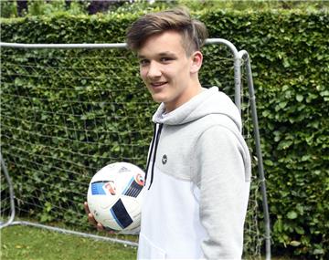 David Miller freut sich auf die Herausforderung. Das Fußball-Talent aus Beverstedt wechselt zu Hannover 96. Foto Scheer 