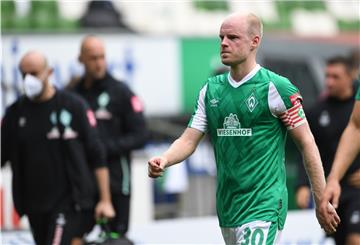 Mann in grünem Trikot, Fußballer