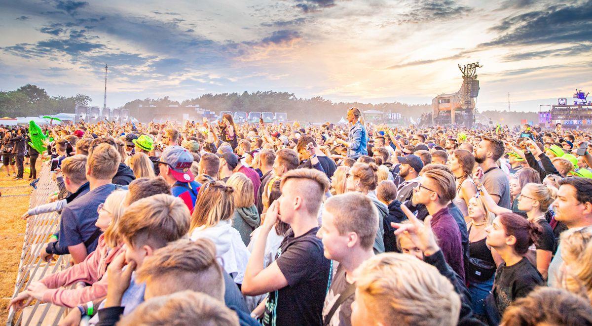 Deichbrand: Das sind die schönsten Bilder vom Samstag Deichbrand 2019. Auftritt von "Bonez MC & Raf Camora" mit feierdem Publikum. Foto: Hartmann