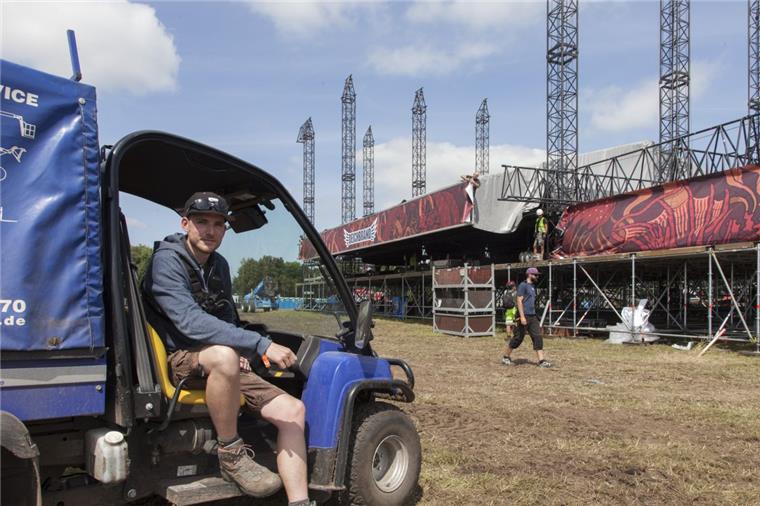 Deichbrand: Wanhöden wartet auf die ersten Festival-Fans Deichbrand-Produktionsleiter Felix Suwelack kann so leicht nichts aus der Ruhe bringen. Noch nicht einmal die Firestage, deren Aufbau wegen eines fehlenden Teils kurzzeitig ins Stocken geraten war.