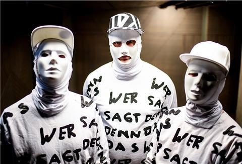Deichkind geben ein Konzert in der Bremer ÖVB-Arena.