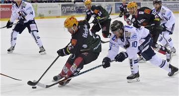 DEL-Eishockey der Fischtown Pinguins gegen die Iserlohn Roosters in der Eisarena. Cory Quirk. Foto Scheschonka