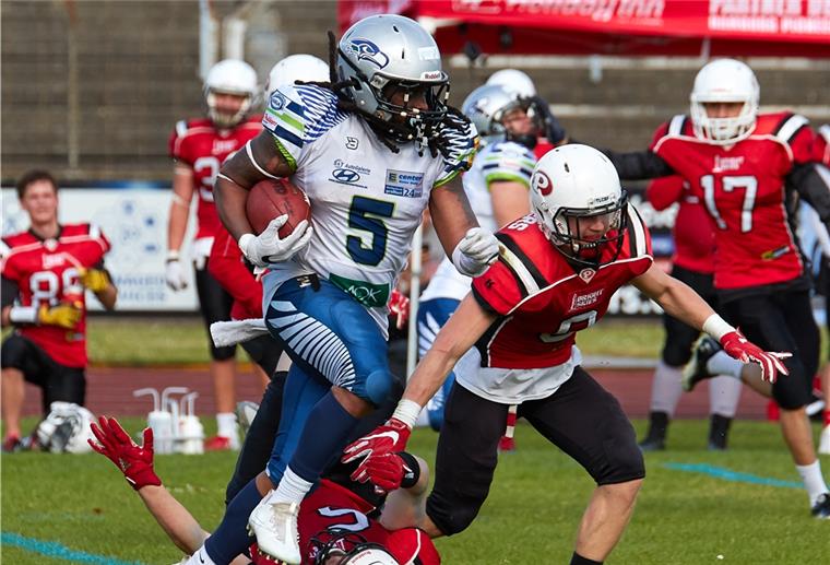 Delvin Welch (weißes Trikot) und seine Mitspieler von den Seahawks sind schon ganz heiß darauf, sich endlich mit anderen Mannschaften messen zu können.