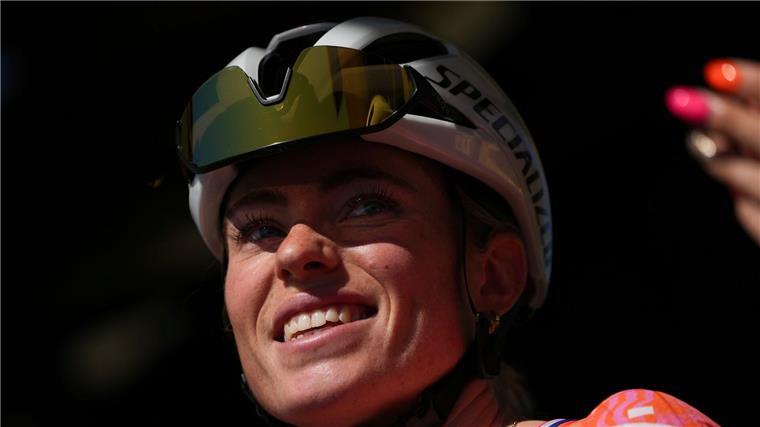 Demi Vollering hat das Einzelzeitfahren auf der dritten Etappe der Tour de France Femmes gewonnen.