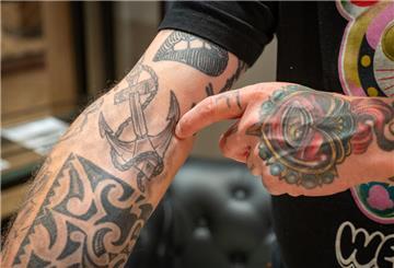 Den Anker durfte sich ursprünglich nur stechen lassen, wer den Atlantik überquert hat. Mittlerweile ist er eines der beliebtesten Motive unter den Tattoo-Enthusiasten.