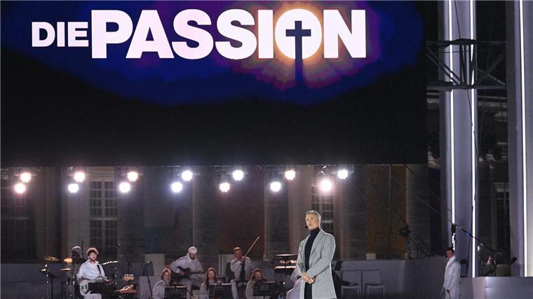 „Unser Jerusalem“: RTL lässt Jesus in Kassel auferstehen Den größten Redepart hatte Schauspieler Hannes Jaenicke, der als Erzähler durch den biblischen Stoff führte.
