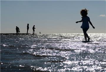 Familien am Meer