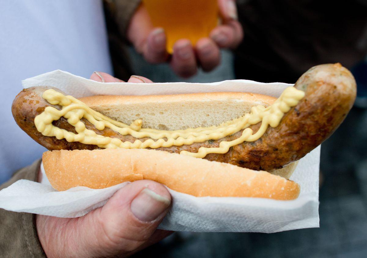 Den Streit um den Bratwurst-Verkauf hat ein Imbissbetreiber verloren.