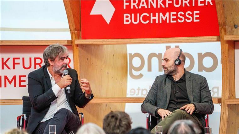 Deniz Yücel und Roberto Saviano sprachen über „Schreiben in illiberalen Zeiten“.