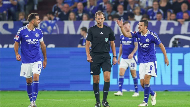 Denkwürdige Niederlage: Schalke verspielt ein 3:0 und verliert 3:5 gegen Darmstadt.