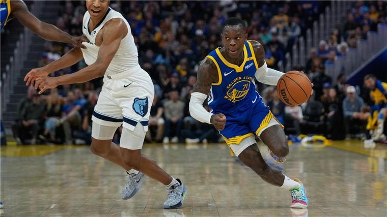Curry schwach: Schröders Warriors schlagen Pistons trotzdem Dennis Schröder (am Ball) siegte mit den Golden State Warriors nach zuletzt zwei klaren Niederlagen in Folge.