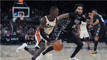 Dennis Schröder kommt bei seinem neuen Team immer besser in Fahrt.