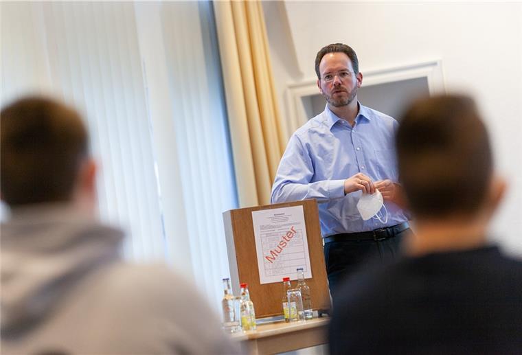 Dorum: Wenn Schüler Politik machen Der 1. Dorumer Demokratietag macht es möglich: So jungen „Kommunalpolitikern“ stand Bürgermeister Marcus Itjen noch nie gegenüber.