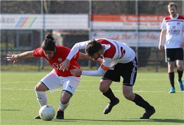 Der 1. FC Nordenham mit Mehmet Acar (links) zeigte gegen den Tabellendritten eine gute Leistung, machte aber zu viele Fehler.