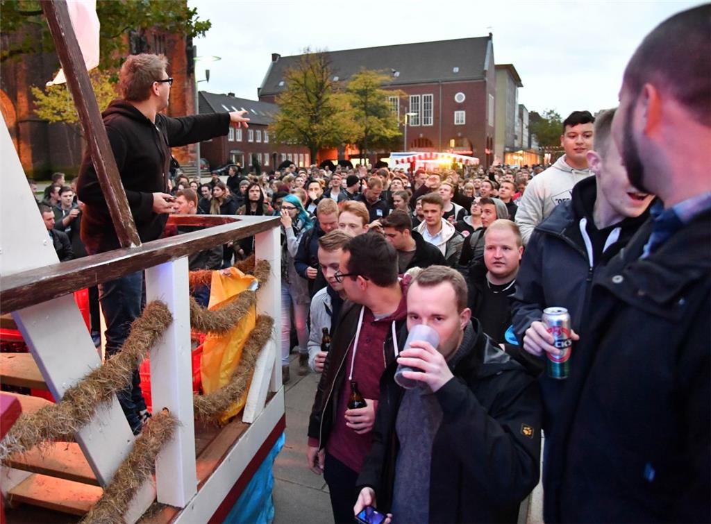 Der 10. Bürgermove der Erstsemester der Hochschule Bremerhaven. Foto: Scheschonk...