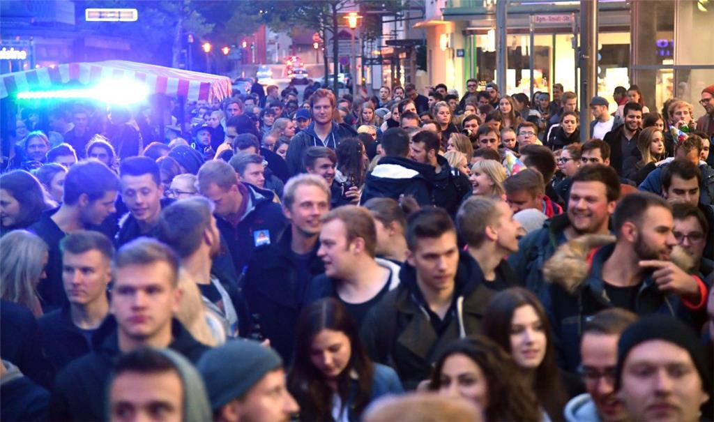 Der 10. Bürgermove der Erstsemester der Hochschule Bremerhaven. Foto: Scheschonk...