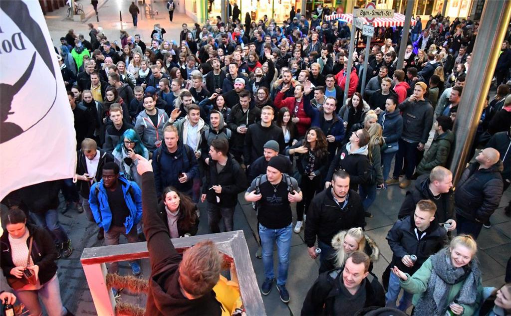 Der 10. Bürgermove der Erstsemester der Hochschule Bremerhaven. Foto: Scheschonk...