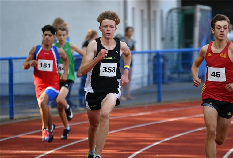 Tammo Doerner Landesmeister im 800-Meter-Lauf Der 15-jährige Tammo Doerner (Mitte) vom SV Nordenham holte den Titel in einer neuen persönlichen Bestzeit.