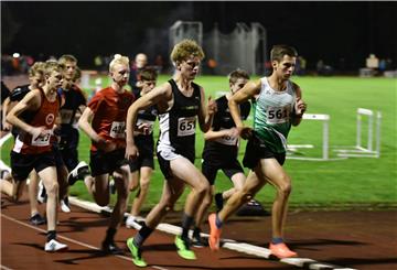 Der 15-jährige Tammo Doerner vom SV Nordenham (Dritter von rechts) wurde in Papenburg in der U18-Klasse Zweiter über 1000 Meter.