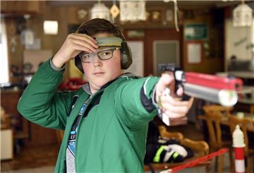 Der 17-jährige Jan Luca Karstedt vom Schützenverein Stinstedt holte sich bei der deutschen Meisterschaft in München den Titel mit der Luftpistole.