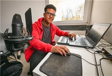 Der 17-jährige Rap-Produzent Andrew Pielhop hat es geschafft: Erstmals steht ein Song von ihm auf Platz eins der deutschen Albumcharts. Foto Scheschonka
