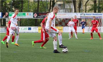 Der 20-jährige Jan-Niklas Wiese (am Ball) wechselte jetzt von Landesliga-Absteiger SV Brake zum Fußball-Oberligisten SV Atlas Delmenhorst.