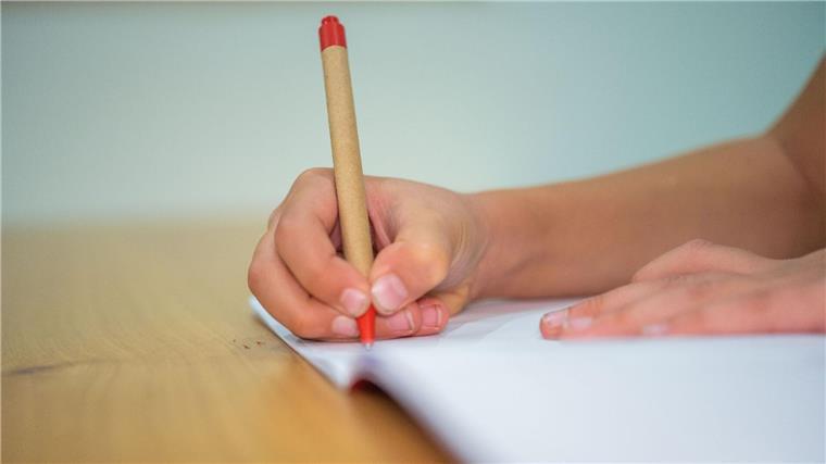 Der 21. März ist der Unesco-Welttag der Poesie. Zu diesem Anlass haben mehrere Literaturinstitutionen eine Empfehlungsliste von Neuerscheinungen deutschsprachiger und ins Deutsche übersetzter Gedichtbände herausgegeben.