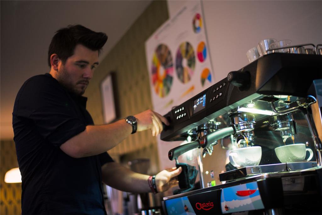 Deutscher Latte Art Meister Daniel Gerlach