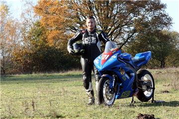 Der 30-jährige Mike Bammann aus Badenstedt will 2021 bei der Isle of Man Tourist Trophy starten, dem ältesten und gefährlichsten Motorradrennen der Welt. 