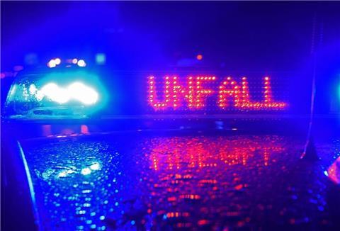  Polizeiblaulicht bei Unfallaufnahme. 