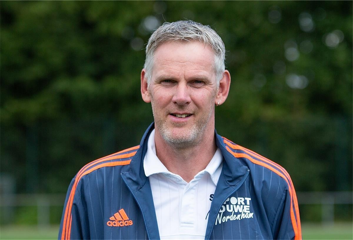Der 51-jährige Nico Verhoef ist seit zwölf Jahren für den 1. FC Nordenham als Trainer aktiv. Nun wechselt er den Verein.